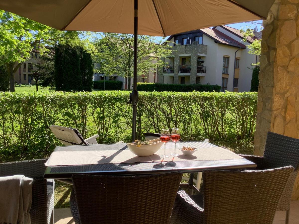 Apartman Golf Lux Бюк Экстерьер фото
