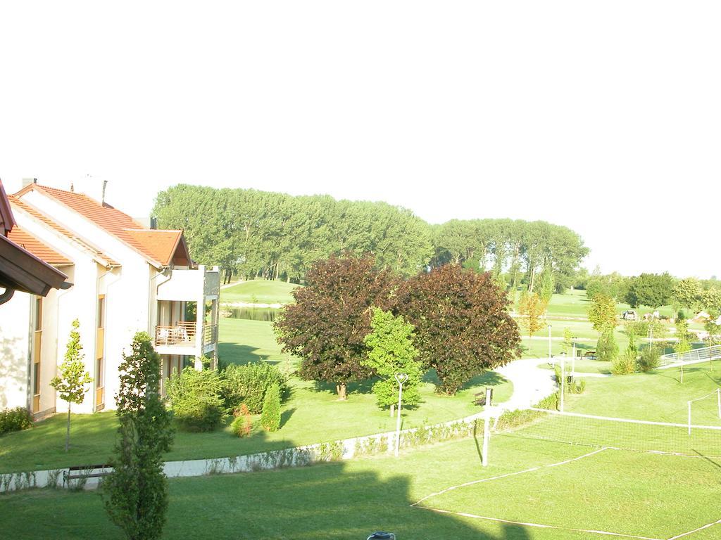 Apartman Golf Lux Бюк Экстерьер фото