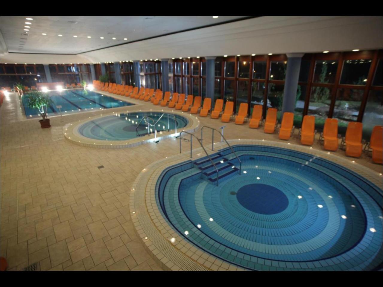 Apartman Golf Lux Бюк Экстерьер фото