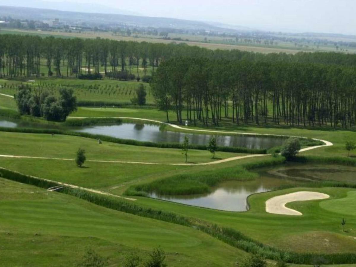 Apartman Golf Lux Бюк Экстерьер фото
